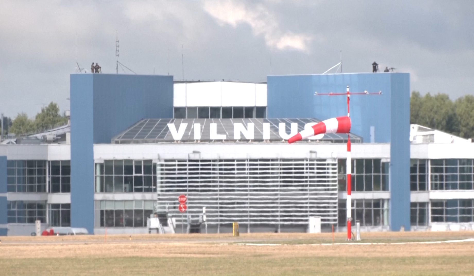 Keadaan di Lapangan Terbang Antarabangsa Vilnius di Lithuania yang ditutup sekali lagi pada Sabtu / REUTERS